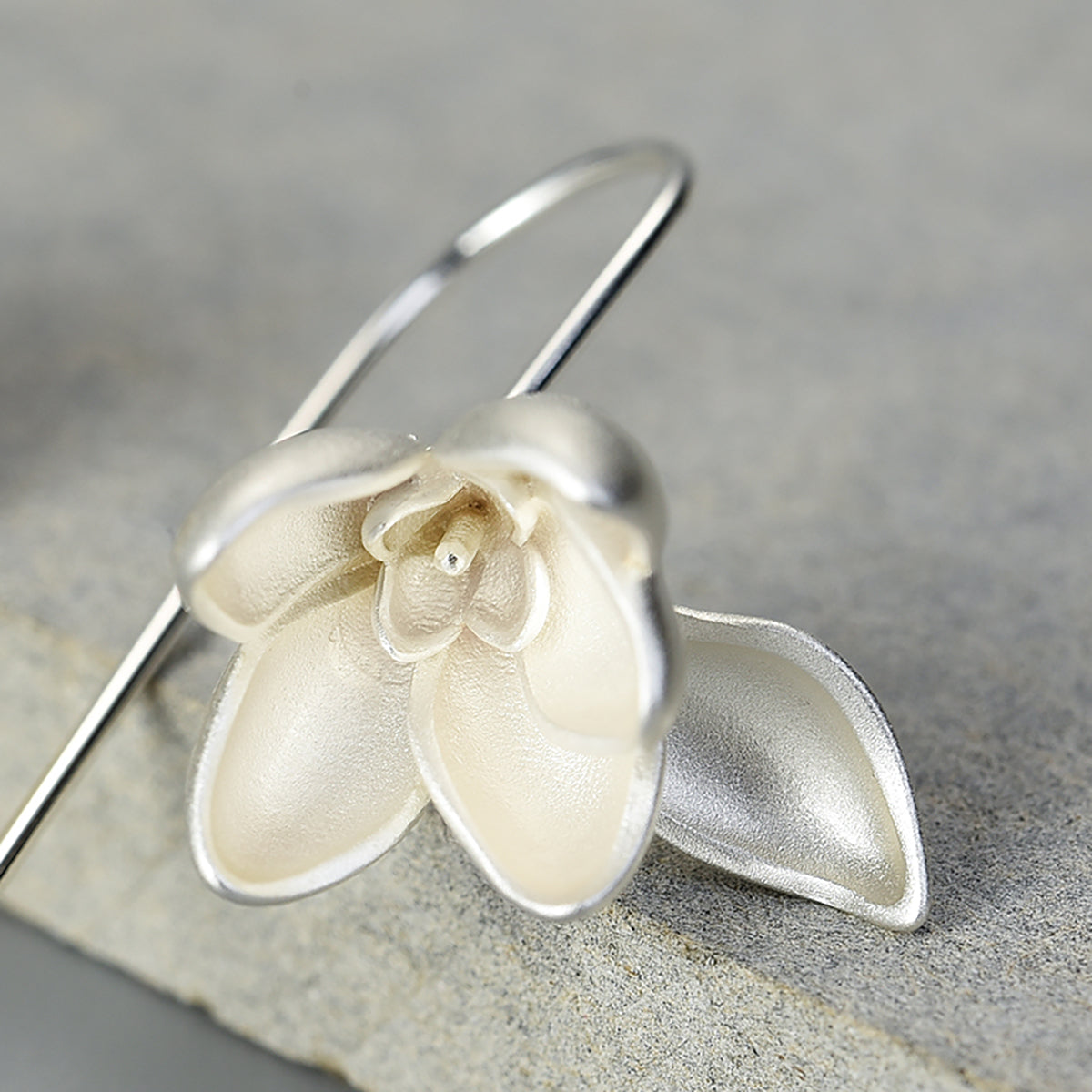 Sliver ring, shape as Flower with stone, Chandi earring, chandi ring, 18k gold plated, chandi online store.